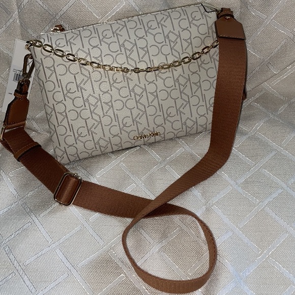 SOLD ๐ฅ๐ฅ2 IN 1 CROSSBODY CALVIN KLEIN BAG - Picture 5 of 17